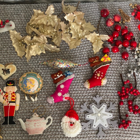 Bundle of Christmas ornaments - Picture 3 of 17